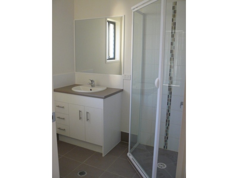 13 nixon st, North Booval QLD 4304