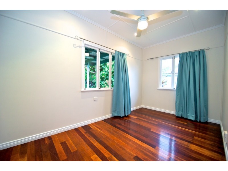 9  GEORGES LANE, Newtown QLD 4305