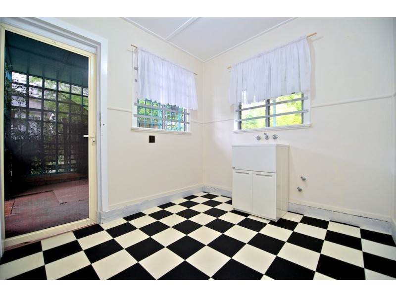 9  GEORGES LANE, Newtown QLD 4305