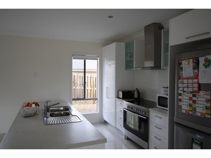21 Honeywood Dr, Fernvale QLD 4306