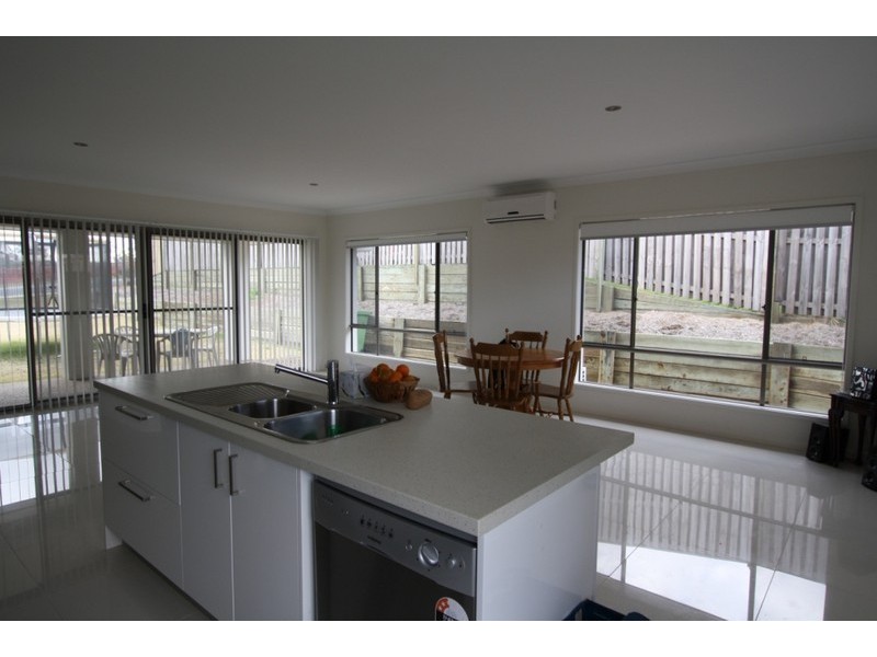 21 Honeywood Dr, Fernvale QLD 4306