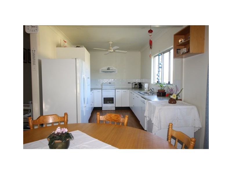 3 James St, Lowood QLD 4311