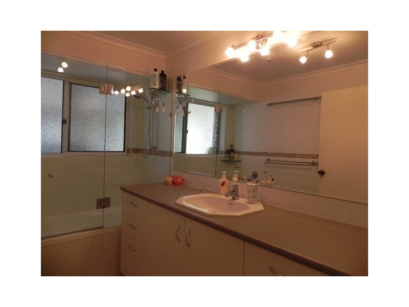 409 Fairneyview Road, Fairney View QLD 4306