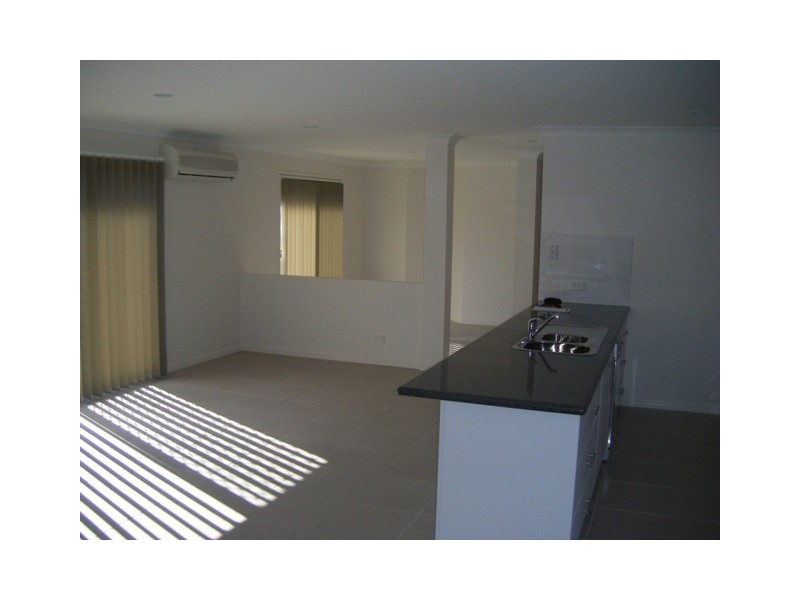 12 Benjamin Court, Yamanto QLD 4305