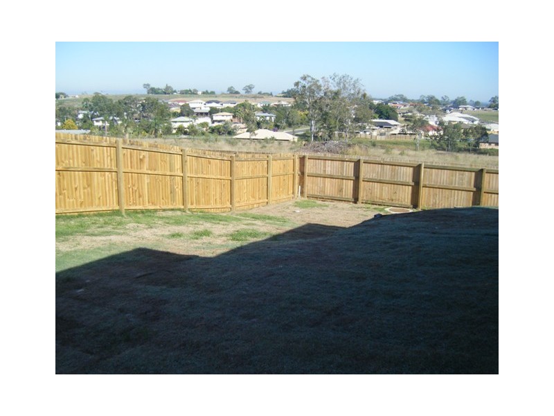 12 Benjamin Court, Yamanto QLD 4305