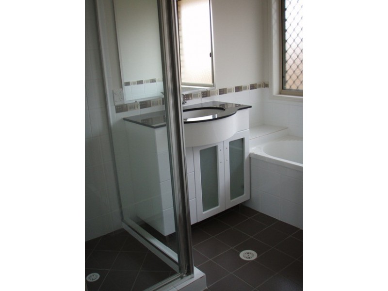 15 Nicole Place, Yamanto QLD 4305