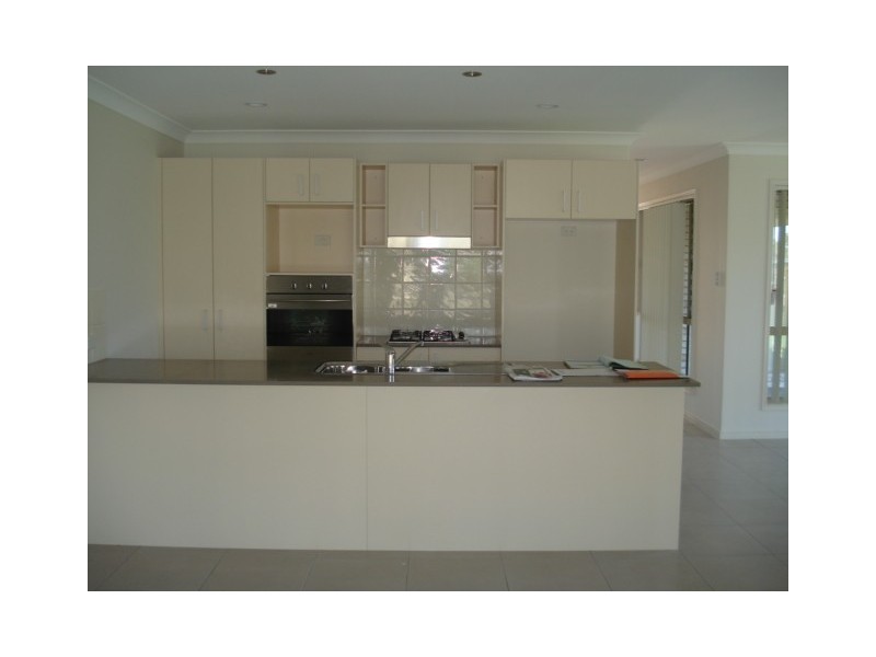 25  Benjamin Court, Yamanto QLD 4305