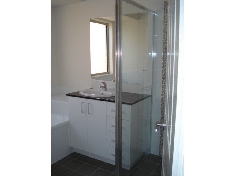 25  Benjamin Court, Yamanto QLD 4305