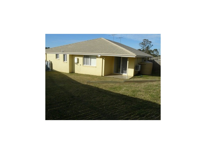2/7 Coombe Close, Redbank Plains QLD 4301