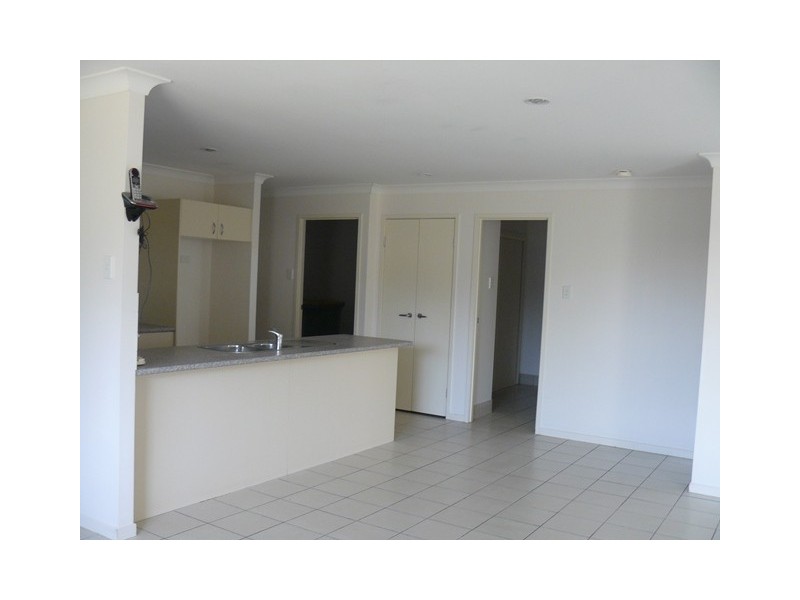 2/7 Coombe Close, Redbank Plains QLD 4301