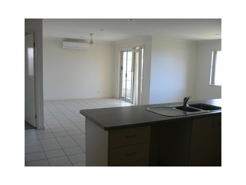 2/7 Coombe Close, Redbank Plains QLD 4301