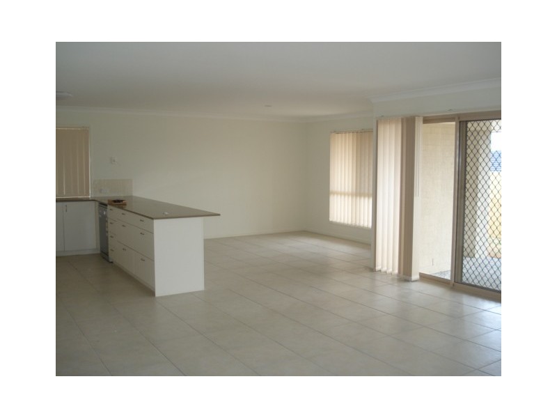 6 Patricia Place, Redbank Plains QLD 4301