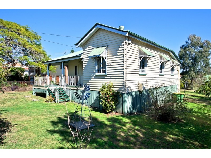 4 Dudleigh Street, Booval QLD 4304