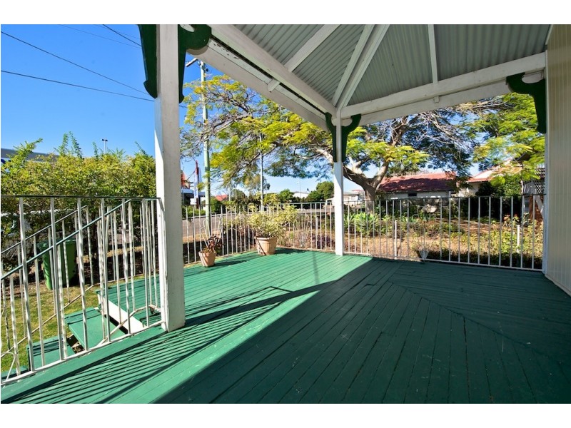 4 Dudleigh Street, Booval QLD 4304
