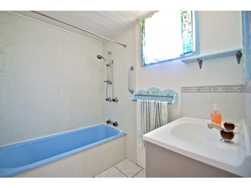 4 Dudleigh Street, Booval QLD 4304