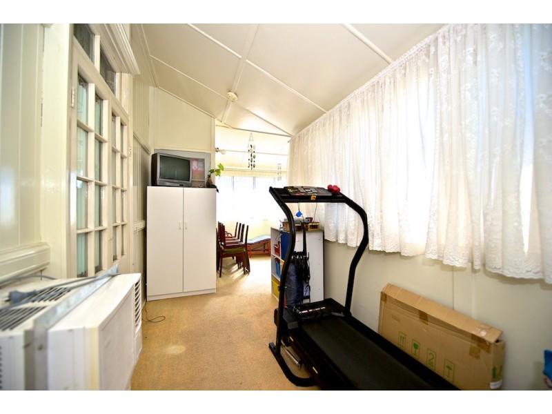 20 Booval Street, Booval QLD 4304