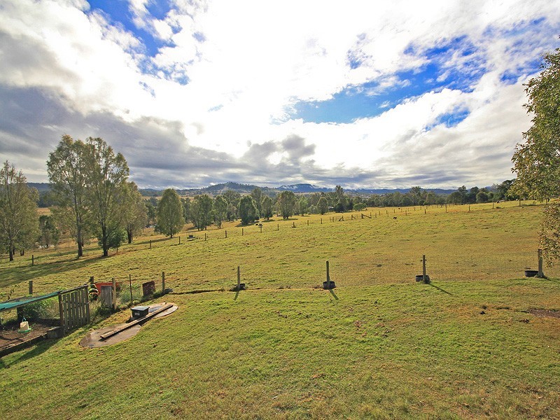 399 Fairneyview Fernvale Rd, Fairney View QLD 4306