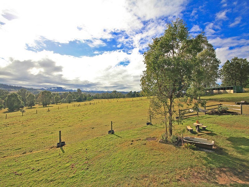 399 Fairneyview Fernvale Rd, Fairney View QLD 4306