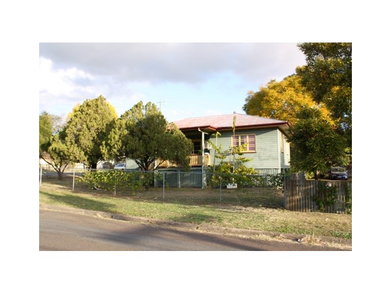 25 Clifton Street, Booval QLD 4304