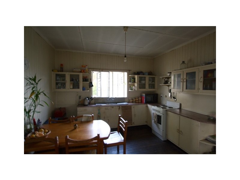 25 Clifton Street, Booval QLD 4304