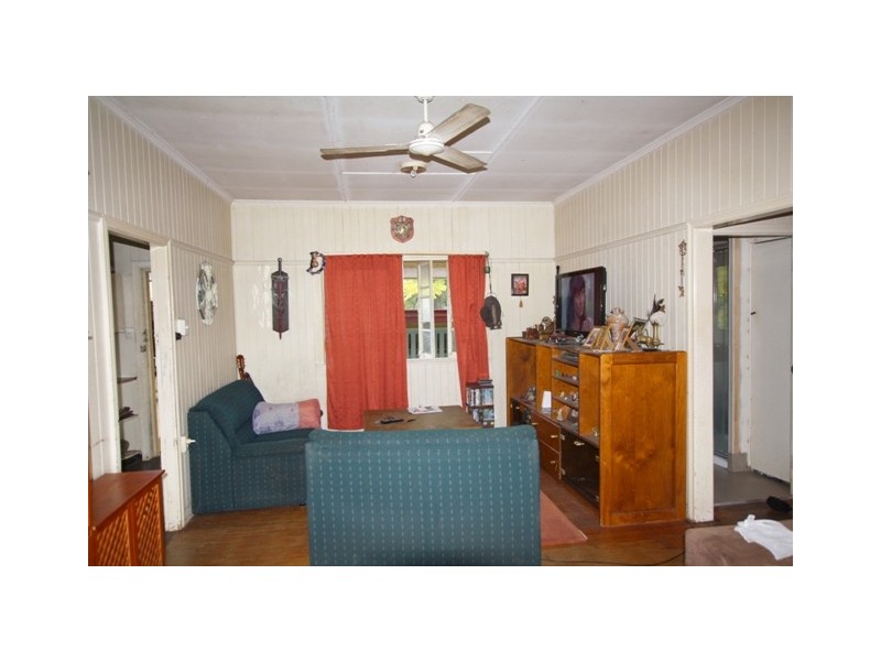 25 Clifton Street, Booval QLD 4304