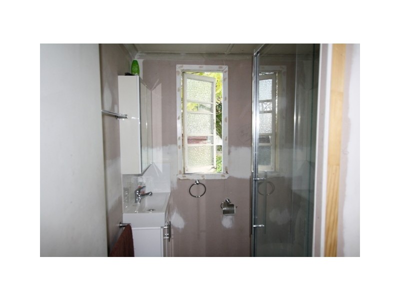 25 Clifton Street, Booval QLD 4304