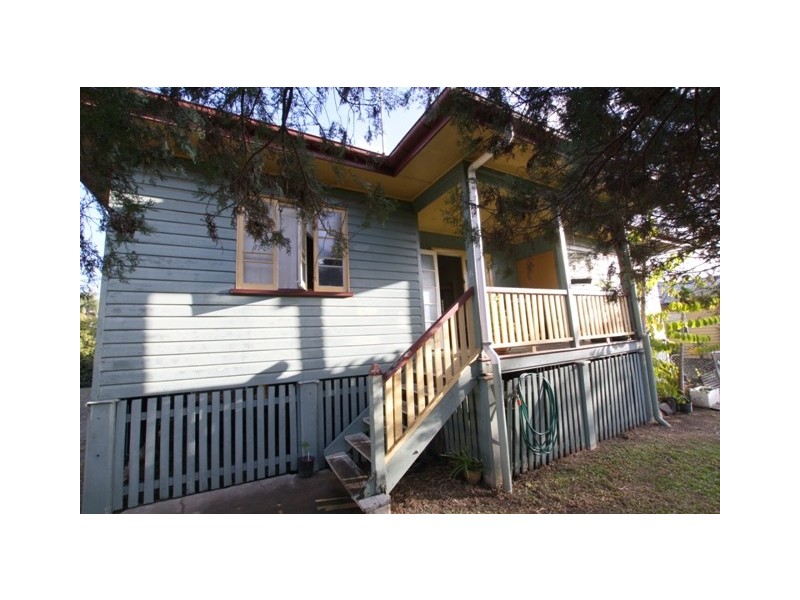 25 Clifton Street, Booval QLD 4304