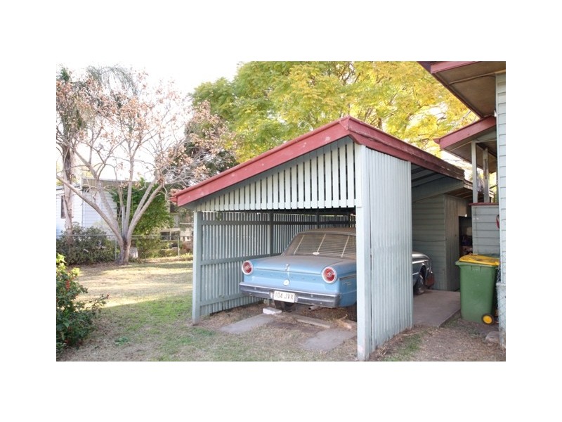 25 Clifton Street, Booval QLD 4304