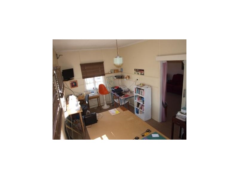 11 Minnis Street, Eastern Heights QLD 4305