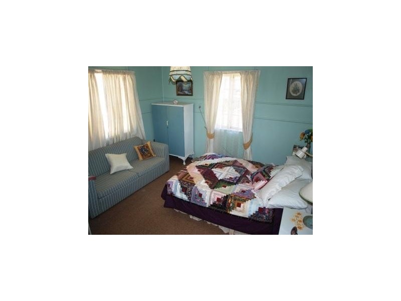 11 Minnis Street, Eastern Heights QLD 4305