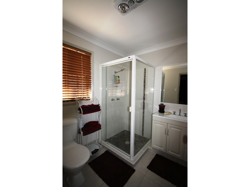 34 HONEYWOOD DRIVE, Fernvale QLD 4306