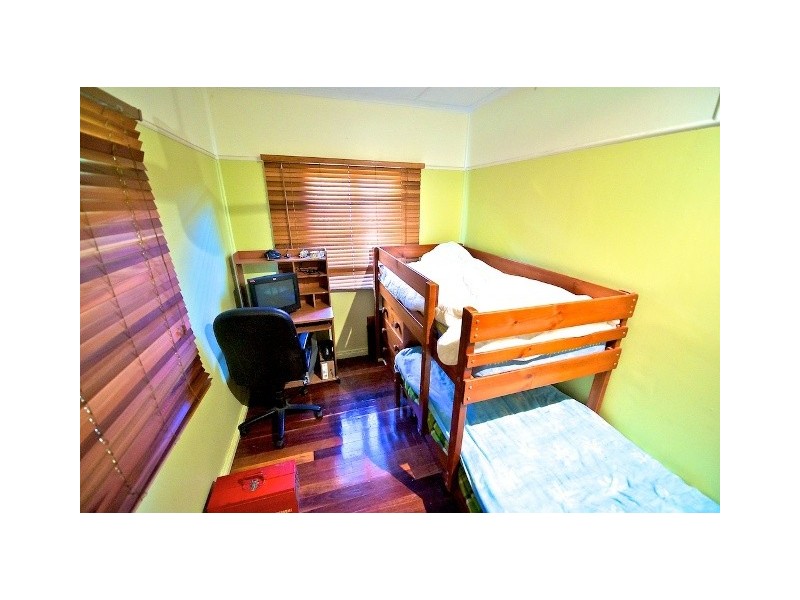 9 Georges Lane, Newtown QLD 4305