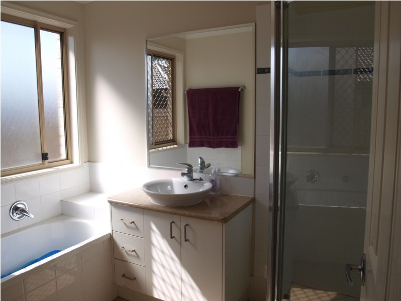 15 Ronayne Cct, One Mile QLD 4305