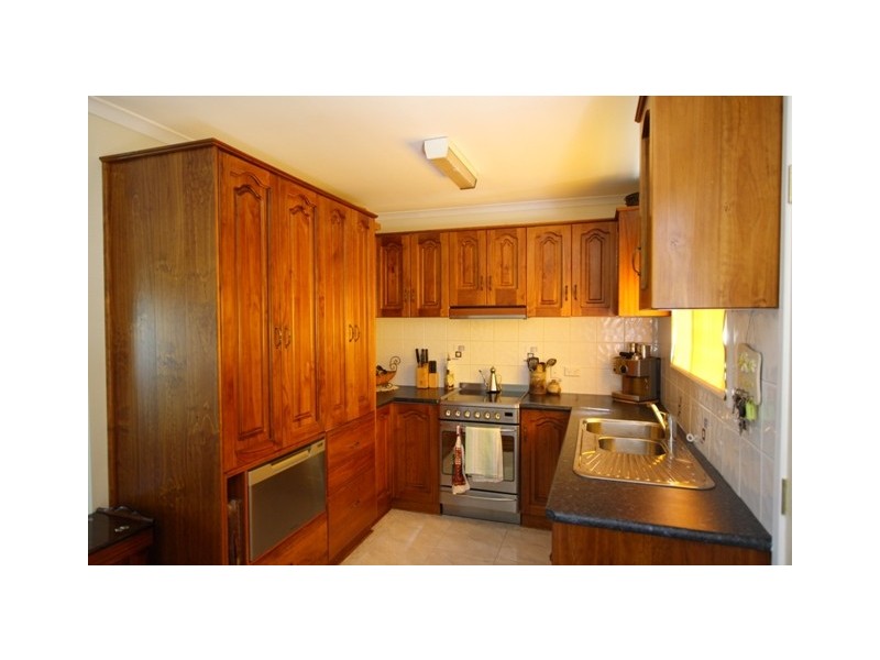 13 Pryde St, Lowood QLD 4311