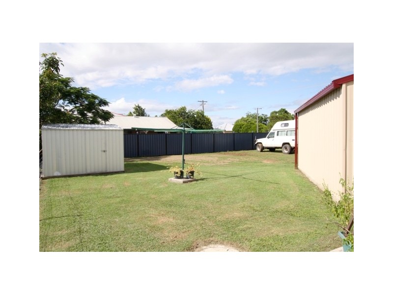 13 Pryde St, Lowood QLD 4311