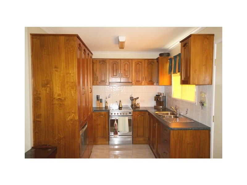 13 Pryde St, Lowood QLD 4311