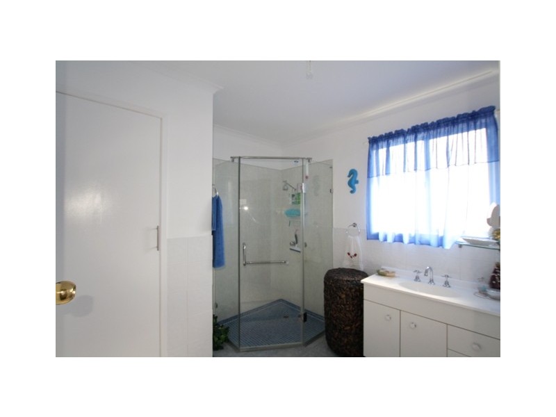 13 Pryde St, Lowood QLD 4311