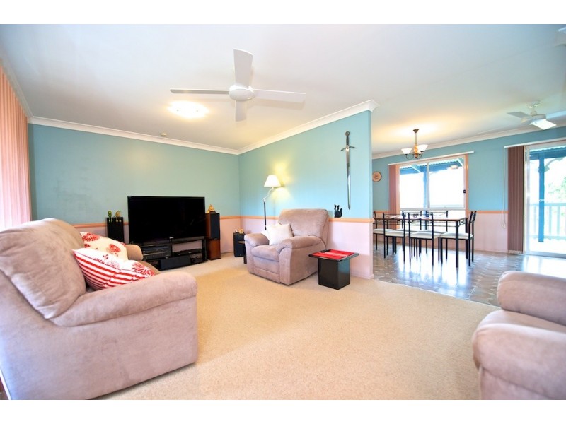 927 Mt Crosby Road, Karana Downs QLD 4306