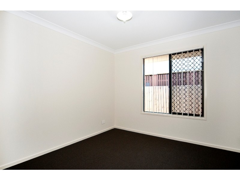 31 James, Lowood QLD 4311