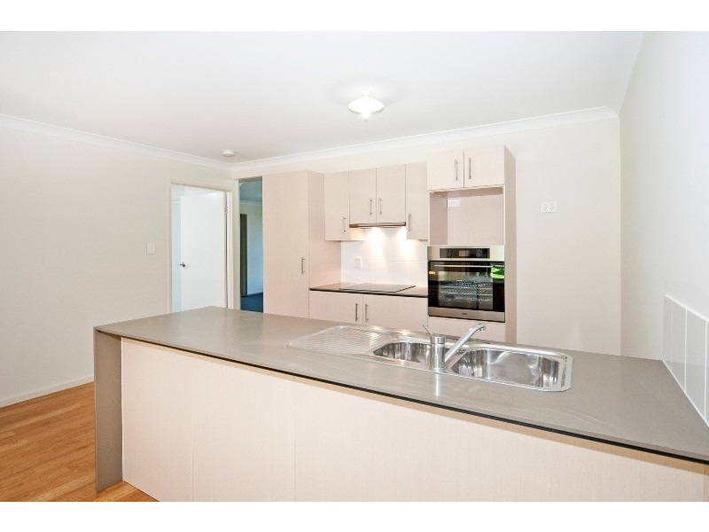 31 James, Lowood QLD 4311