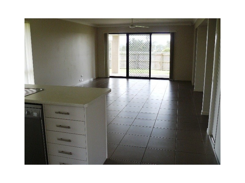 10 Rush Court, Bundamba QLD 4304