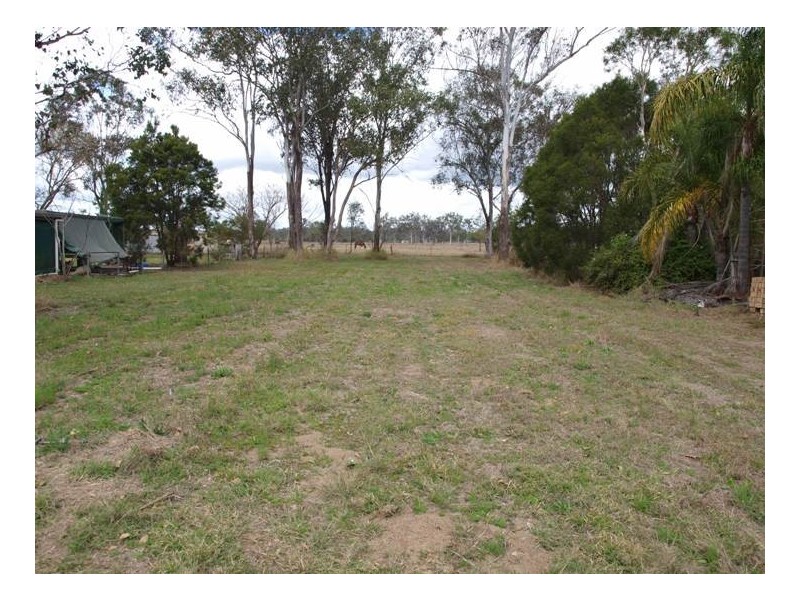 8 Calvin Street, Walloon QLD 4306