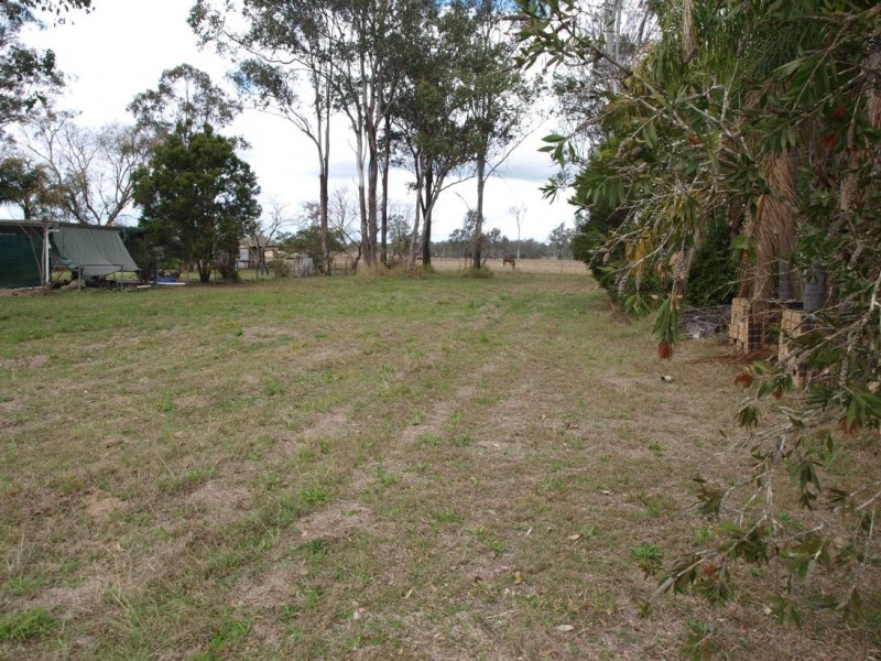 8 Calvin Street, Walloon QLD 4306