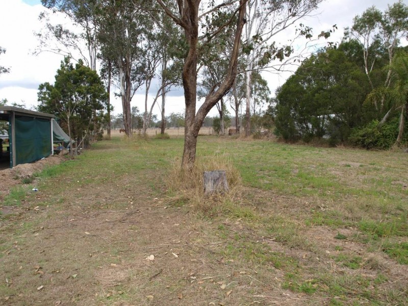 8 Calvin Street, Walloon QLD 4306