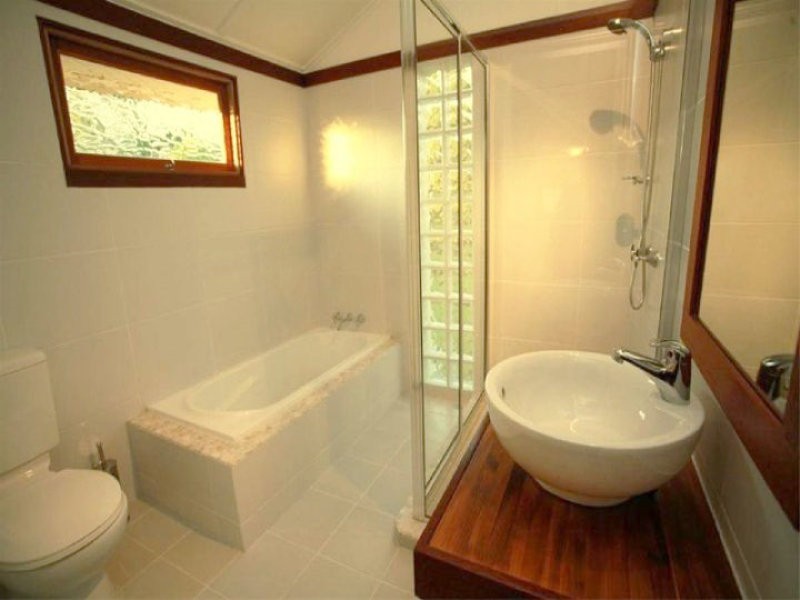 18 Lusitania Street, Newtown QLD 4305