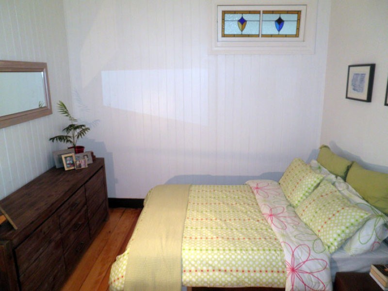 18 Lusitania Street, Newtown QLD 4305