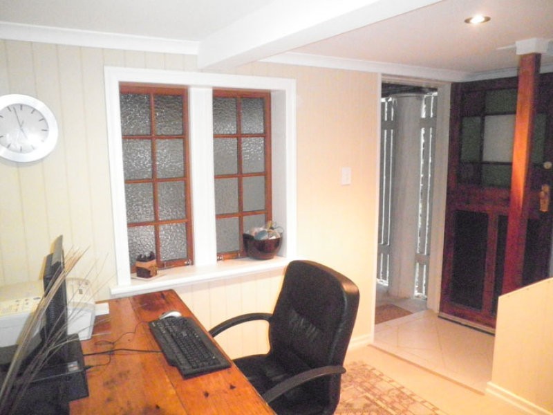 18 Lusitania Street, Newtown QLD 4305