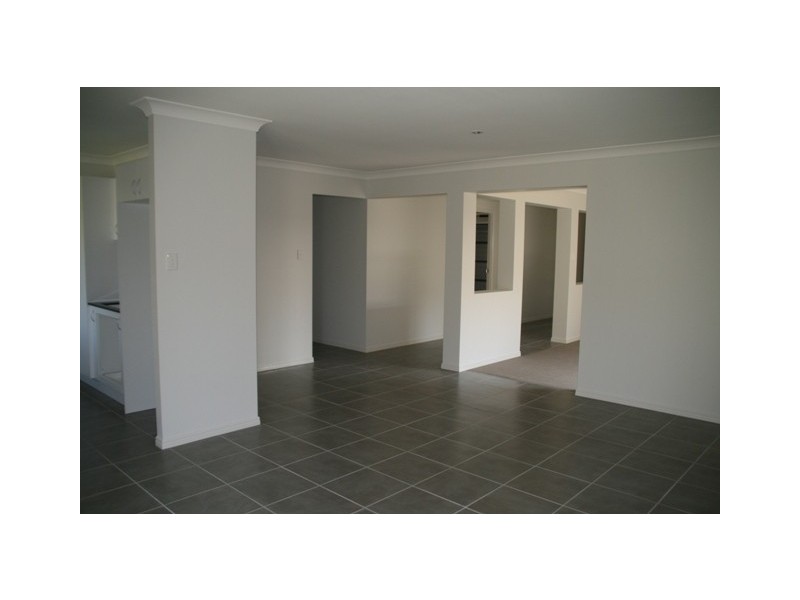 27 Skardon Street, Brassall QLD 4305