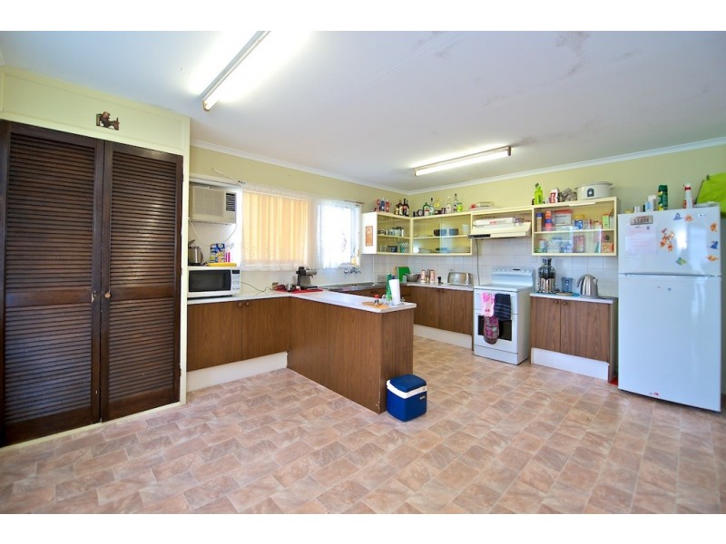 4 OLIVE STREET, Flinders View QLD 4305