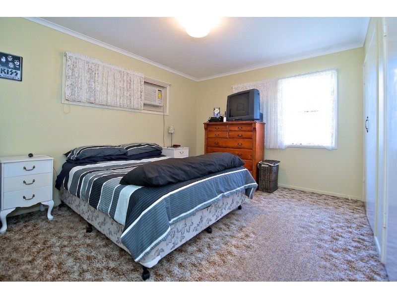 4 OLIVE STREET, Flinders View QLD 4305